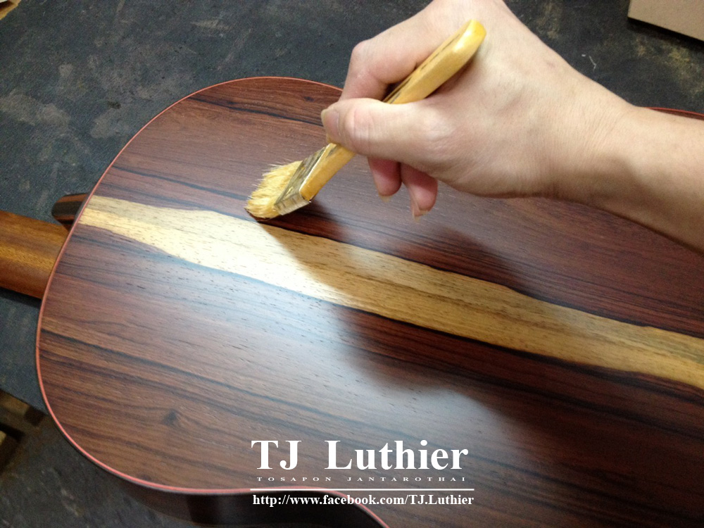 Tosapon Jantarothai Guitar Guitar Finishing Varnish Finishing