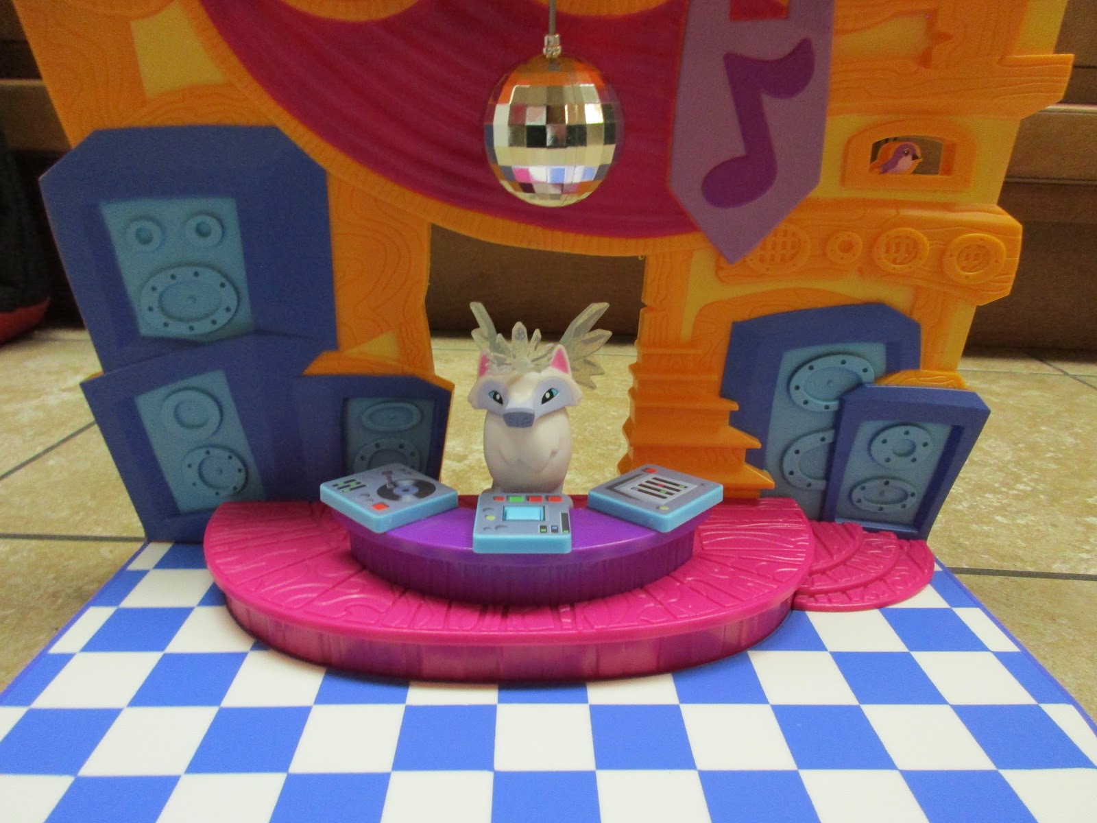 The Animal Jam Whip: Animal Jam Club Geoz Toy Review