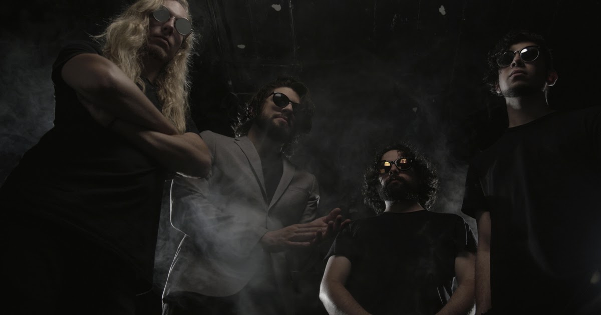 Coat Check Girl estrena “Audience Of None”