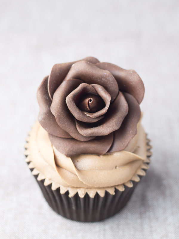 Objetivo: Cupcake Perfecto.: Porque una rosa mola... pero una rosa de  chocolate mola más!!! (Con tutoriaaaaal!!!)