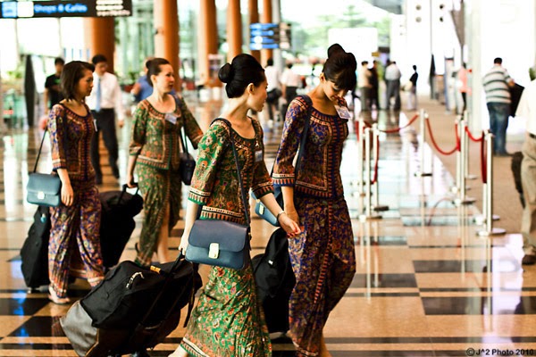 Cabin Crew Photos: Singapore Airlines Flight Attendant Photos