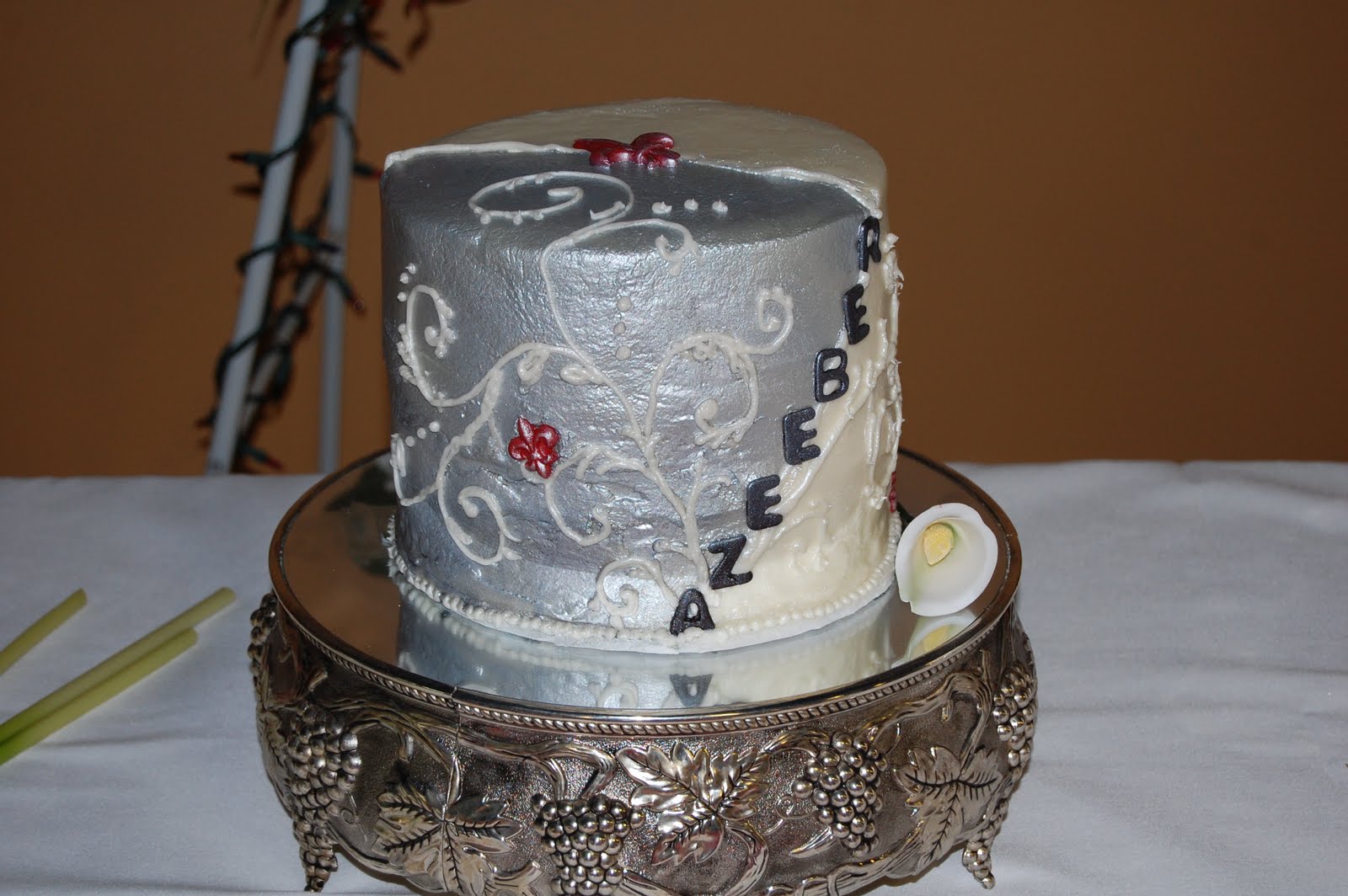 Kim's Cake Studio Fleur De Lis Wedding Cake