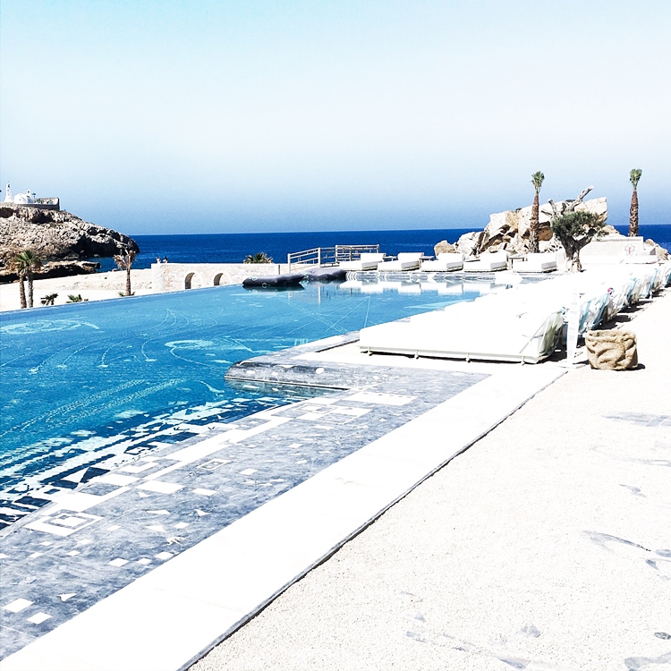 Erego beach club and restaurant pool in Ios