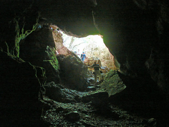 Карстовые пещеры - вход в пещеру Холодная (Суук-Коба)