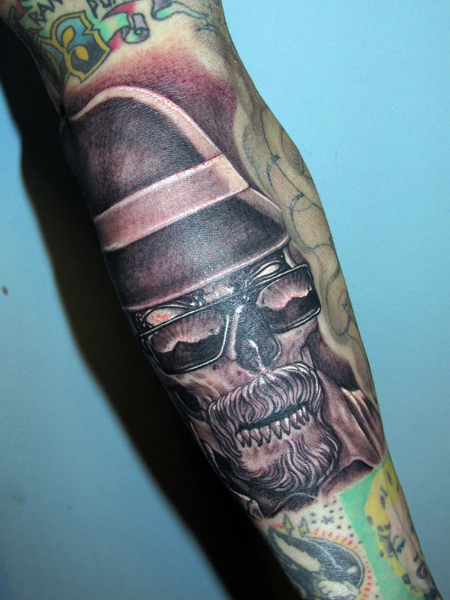 Foto tattoo con calaveras para la pantorrilla, neotradicional