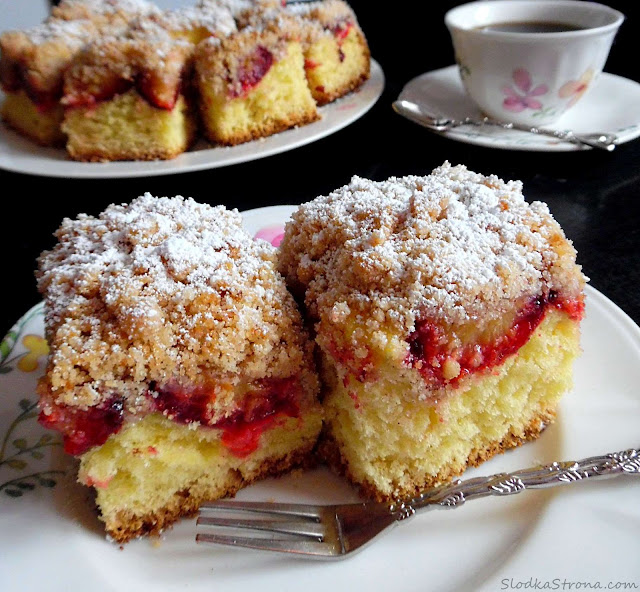 Ciasto Drożdżowe ze Śliwkami i Cynamonową Kruszonką - Przepis - Słodka Strona