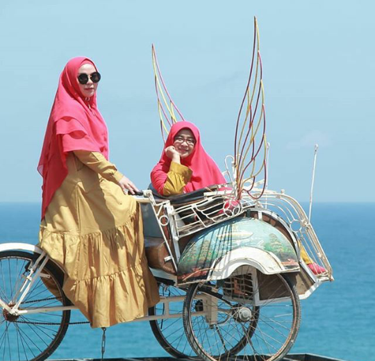 Harga Tiket Masuk Dan Lokasi Wisata Jembatan Kaca Pantai Nguluran
