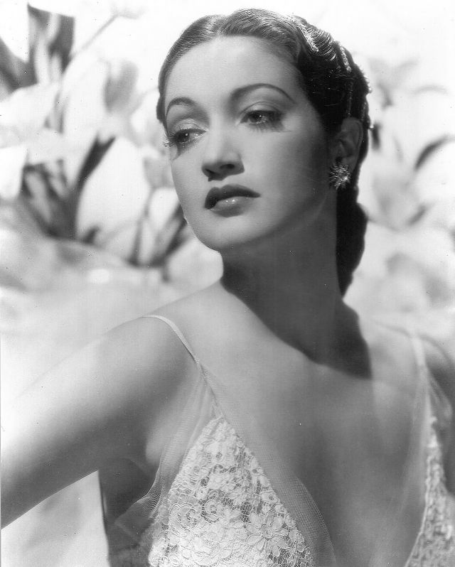 40 Stunning Black and White Photos of Dorothy Lamour in the 1930s and