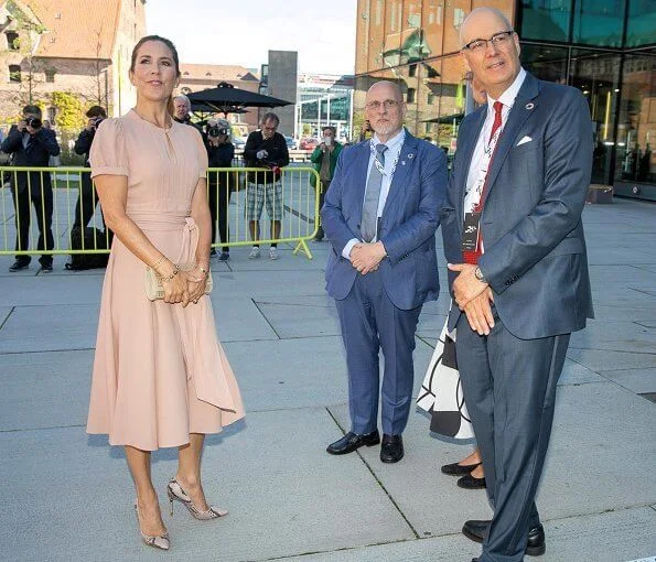 Crown Princess Mary Cartier Love diamond bracelet and Dulong Fine Jewelry Anello pearl bracelet, Gianvito Rossi Python pumps, pink dress