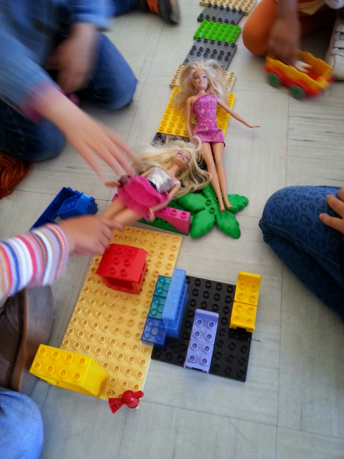 brinco-sim: Camas para as Barbies