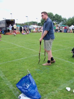 Worm Charming Competition at St Mary’s Village Carnival in Edlesborough Worm Charming Competition at St Mary’s Village Carnival in Edlesborough