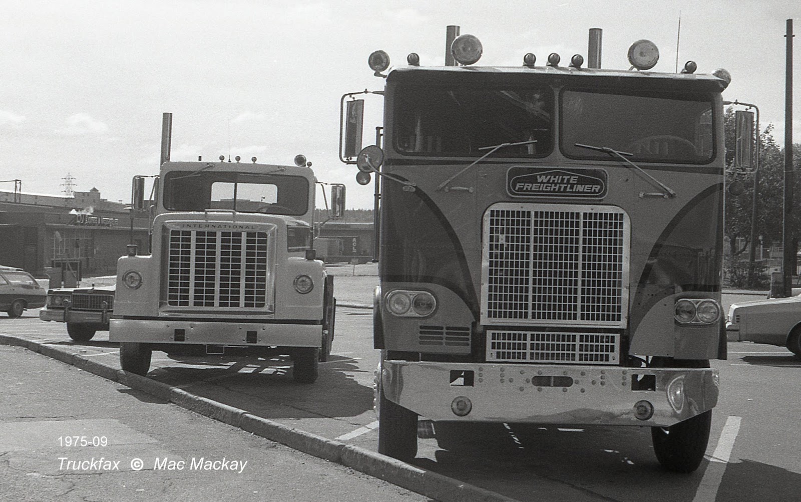 Truckfax Ol'skool White Freightliner