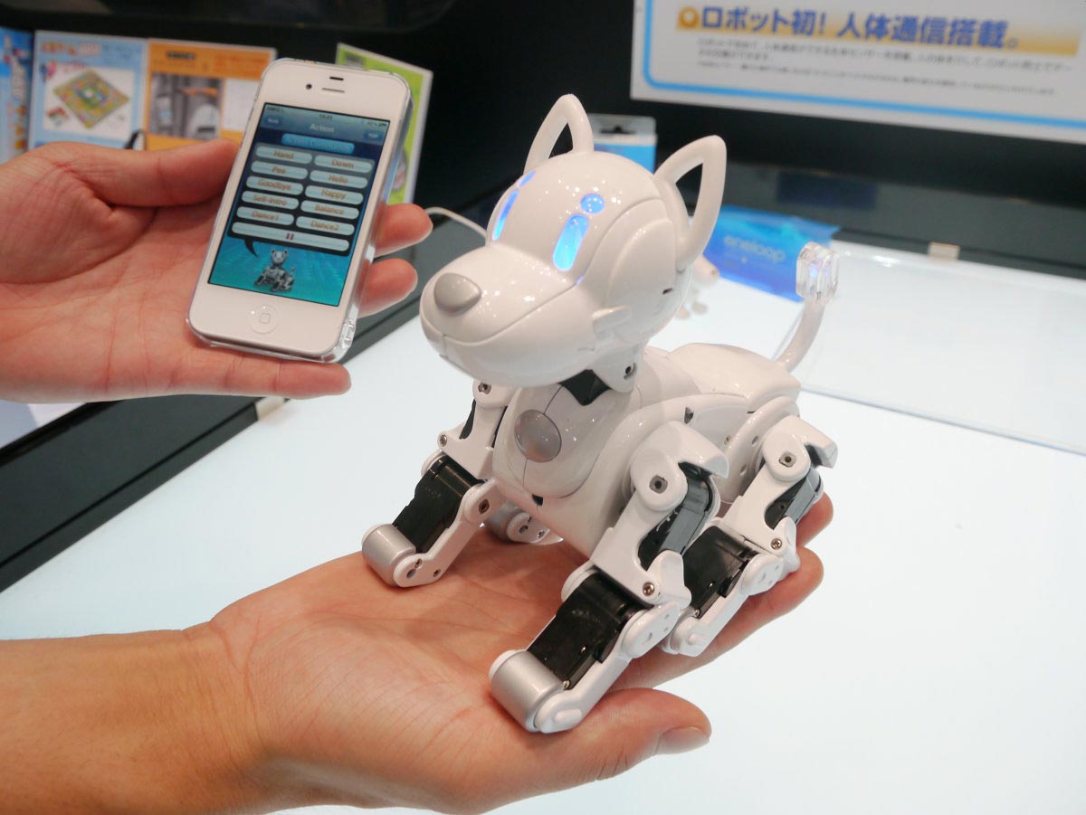 Игрушка управление с телефона. Робот-собака. Игрушки в будущем. Японские игрушки роботы. Японская собака робот.
