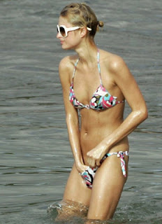 Bilderesultat for girl scratching crotch