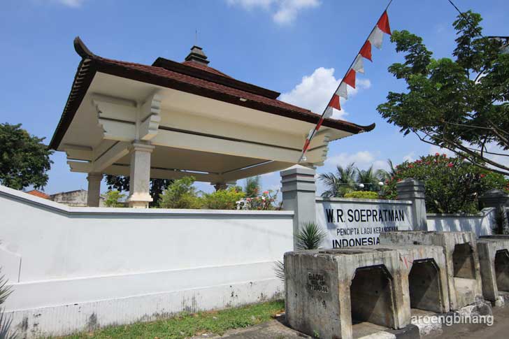 makam wr supratman surabaya