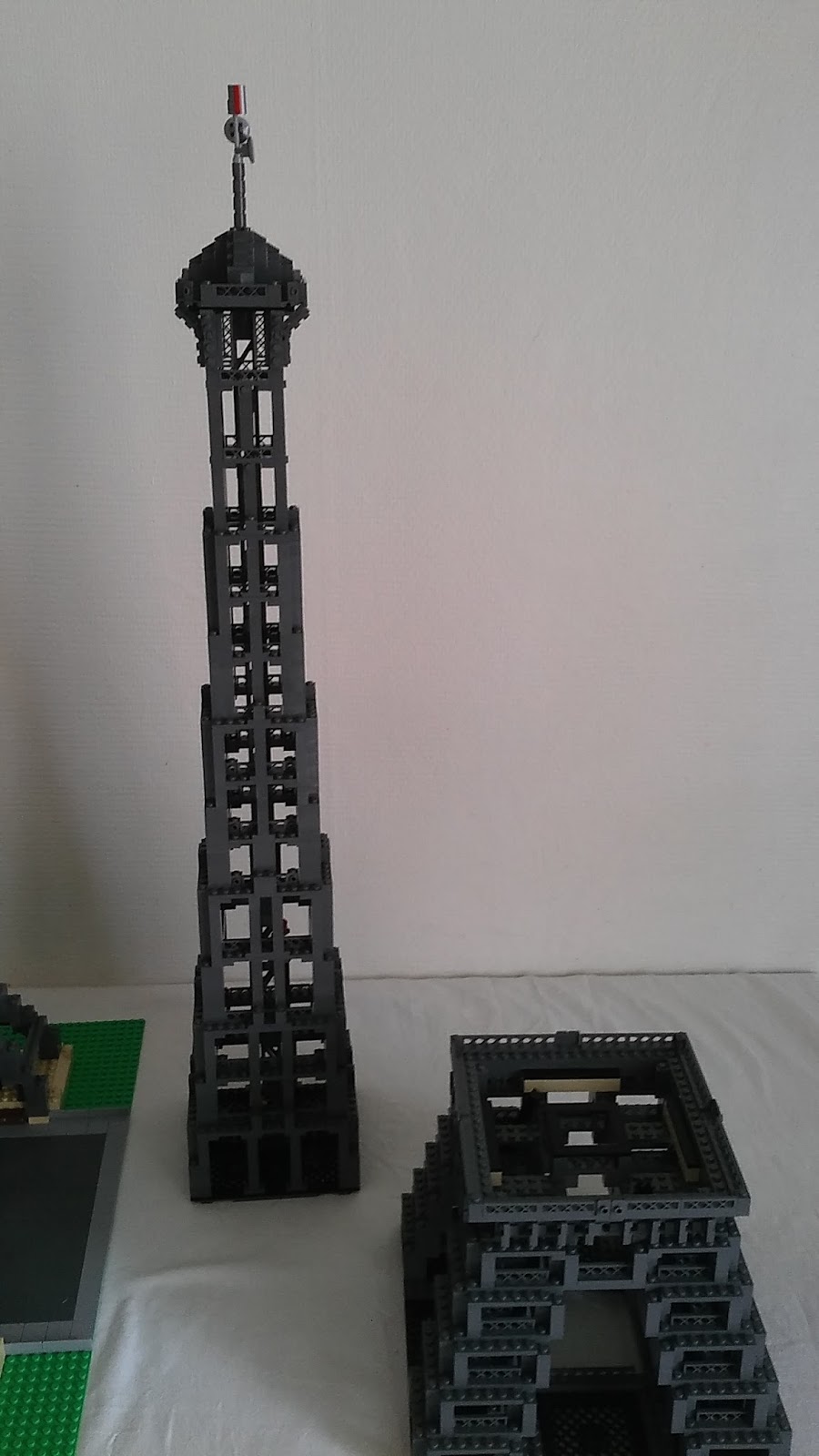 CREATIONS LEGO: tour eiffel lego