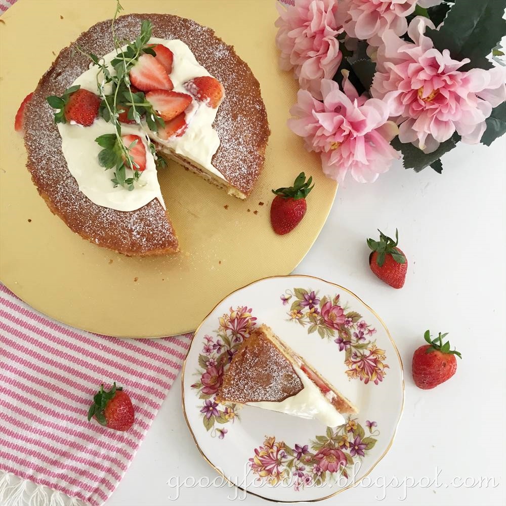 Delia Victoria Sponge Birthday Cake Delia Victoria Sponge Birthday Cake
