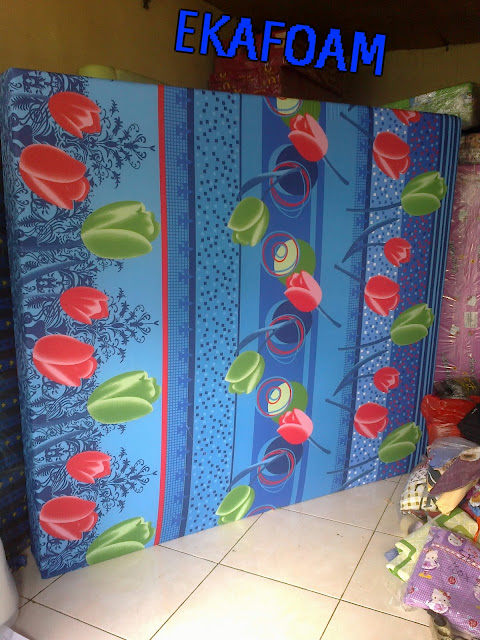 Kasur inoac motif tulip biru