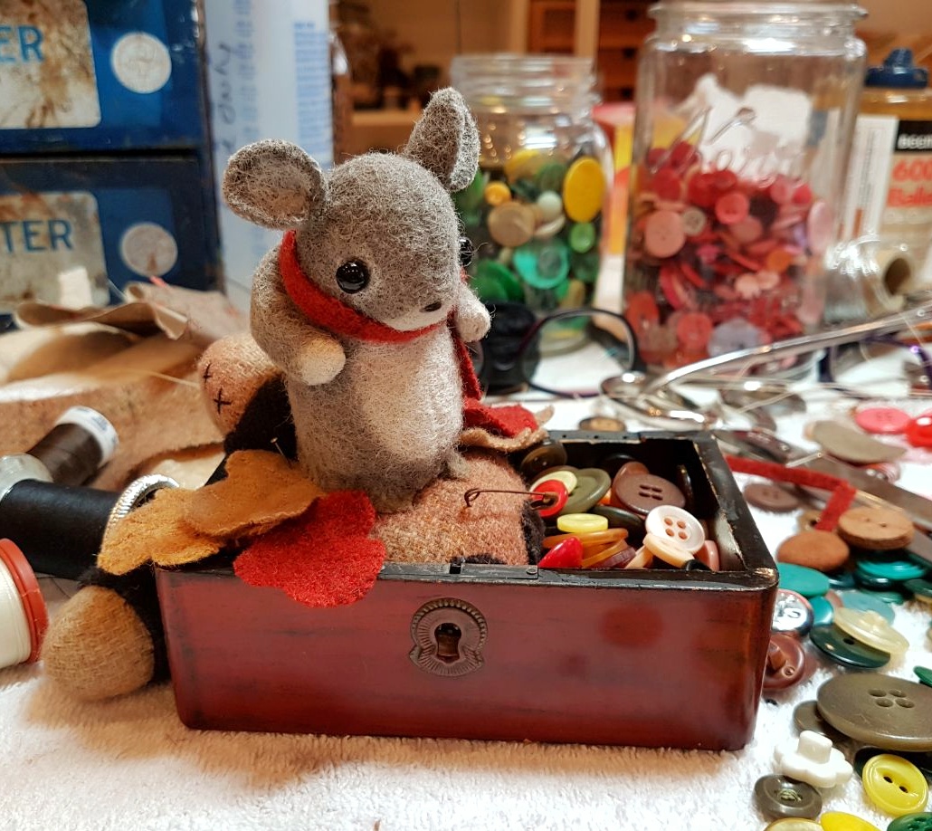 Mouse Droppings: Almost Finished my Halloween Hooked Rug