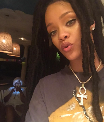 1a2 Rihanna shares beautiful photos of her parents
