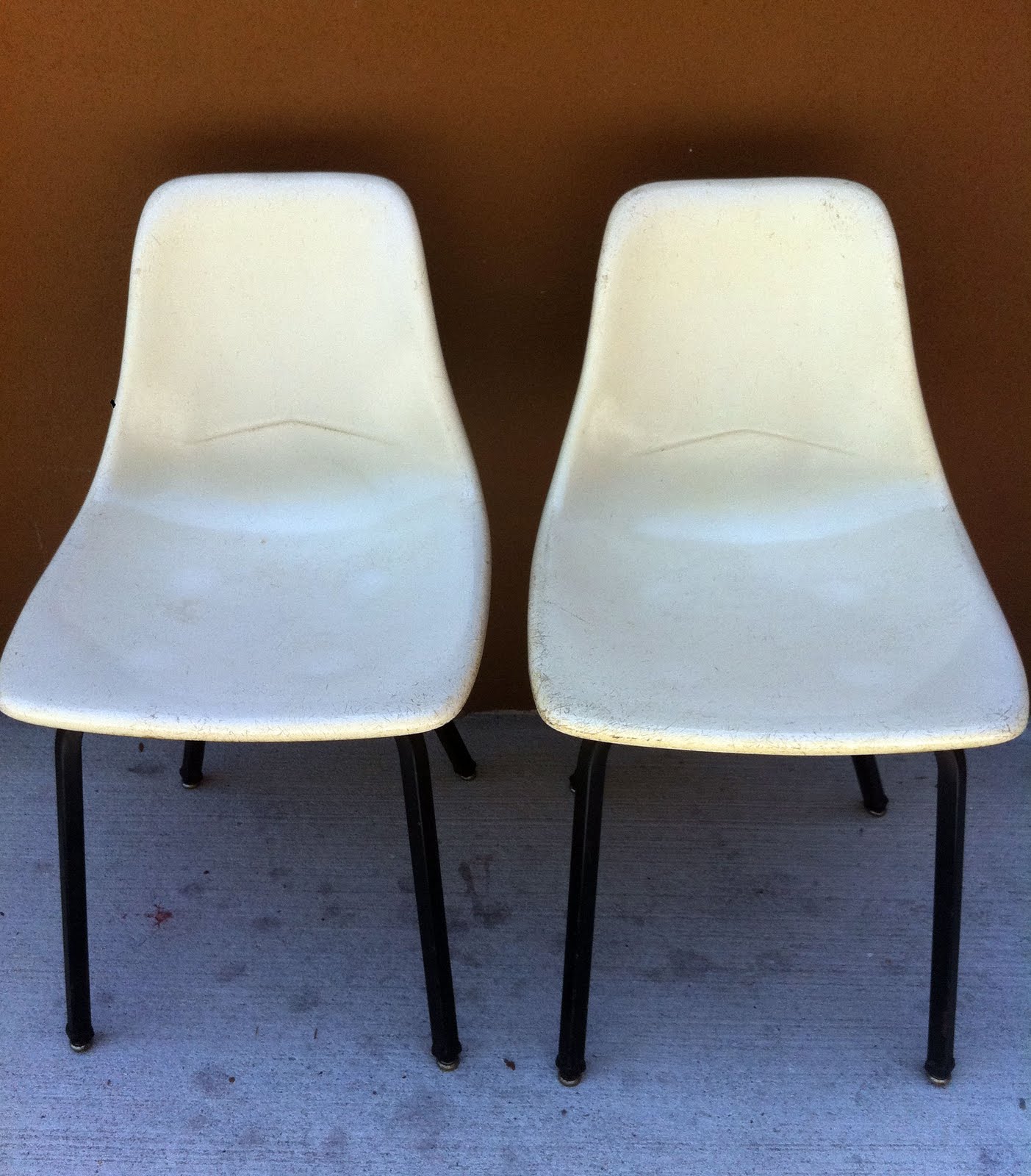 junk2funk 2 White Vintage Retro Fiberform Fiberglass Shell Chairs