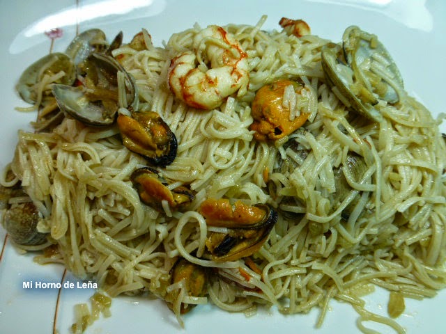 Tallarines con mariscos