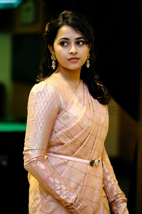 Sri Divya at Natchathira Vizha 2018