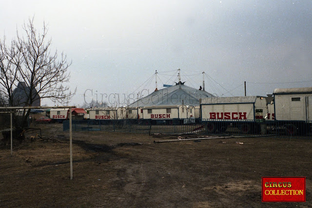 vue du chapiteau et des roulottes du Circus Busch, view of the circus busch tent and caravans
