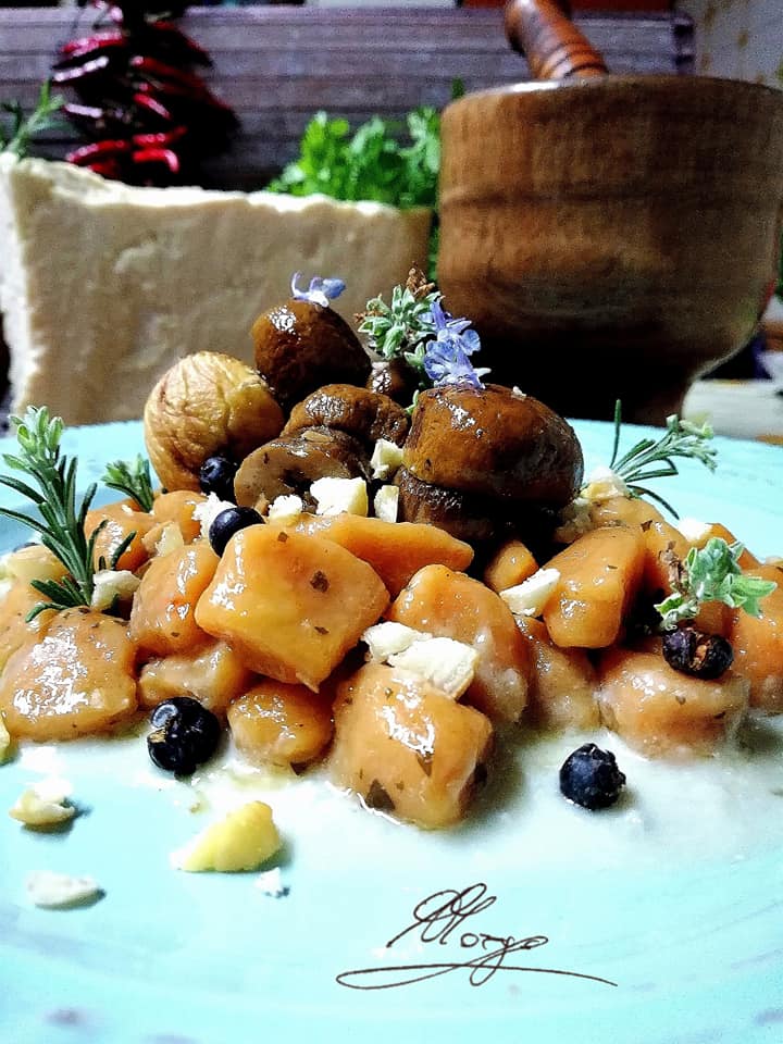 GNOCCHI DI ZUCCA CON PORCINI E CASTAGNE Amerigo