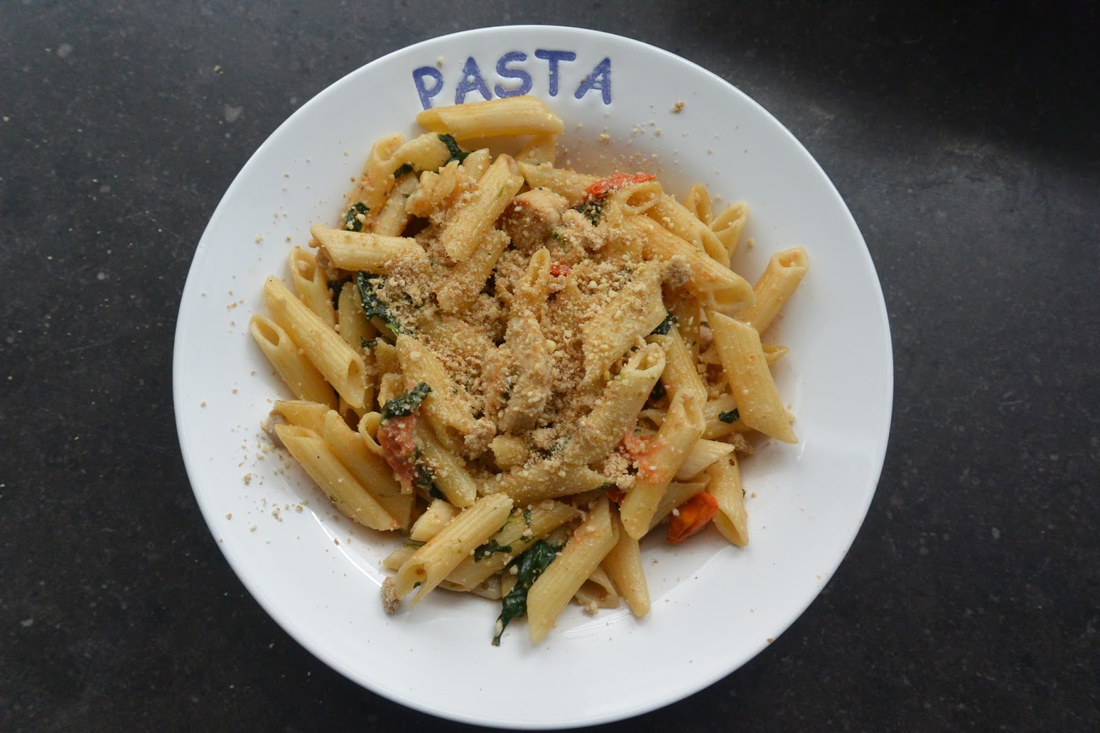 g-raldine-en-cuisine-penne-au-filet-de-dinde-pinards-et-tomates-cerises