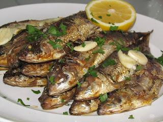 Sardine proaspete la gratar cu usturoi / Grilled sardines with garlic
