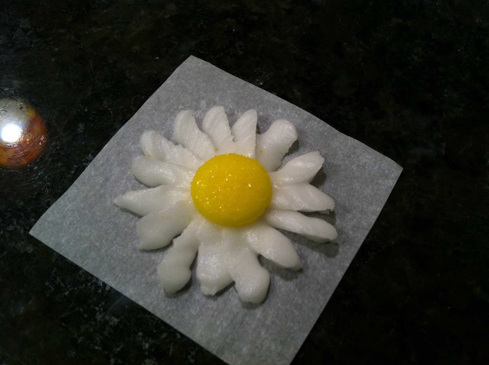 The Iced Queen Royal Icing Daisies