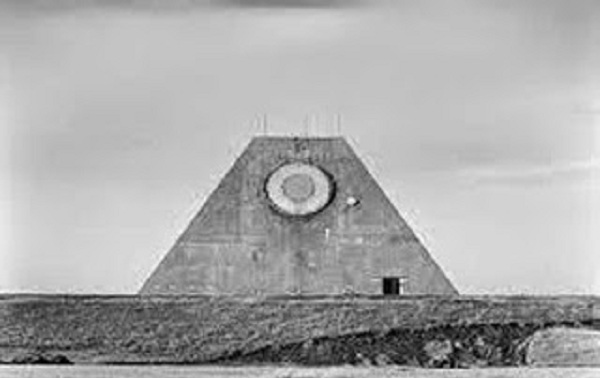Tι κρύβει η πυραμίδα που έχτισε ο Στρατός των ΗΠΑ το 1975 