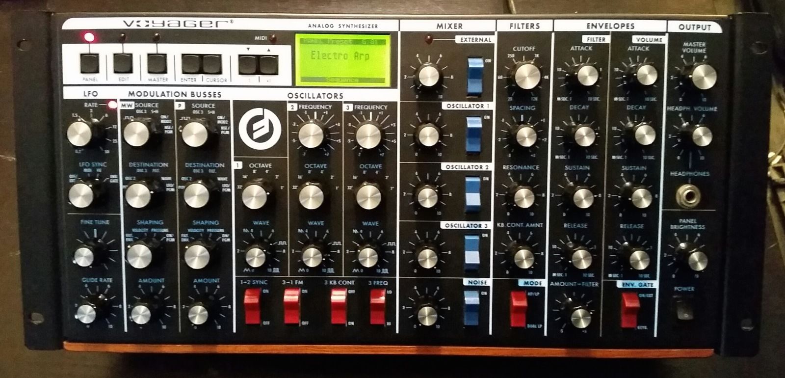 MATRIXSYNTH: Moog Minimoog Voyager RME Rack Mount Synthesizer SN RM0332