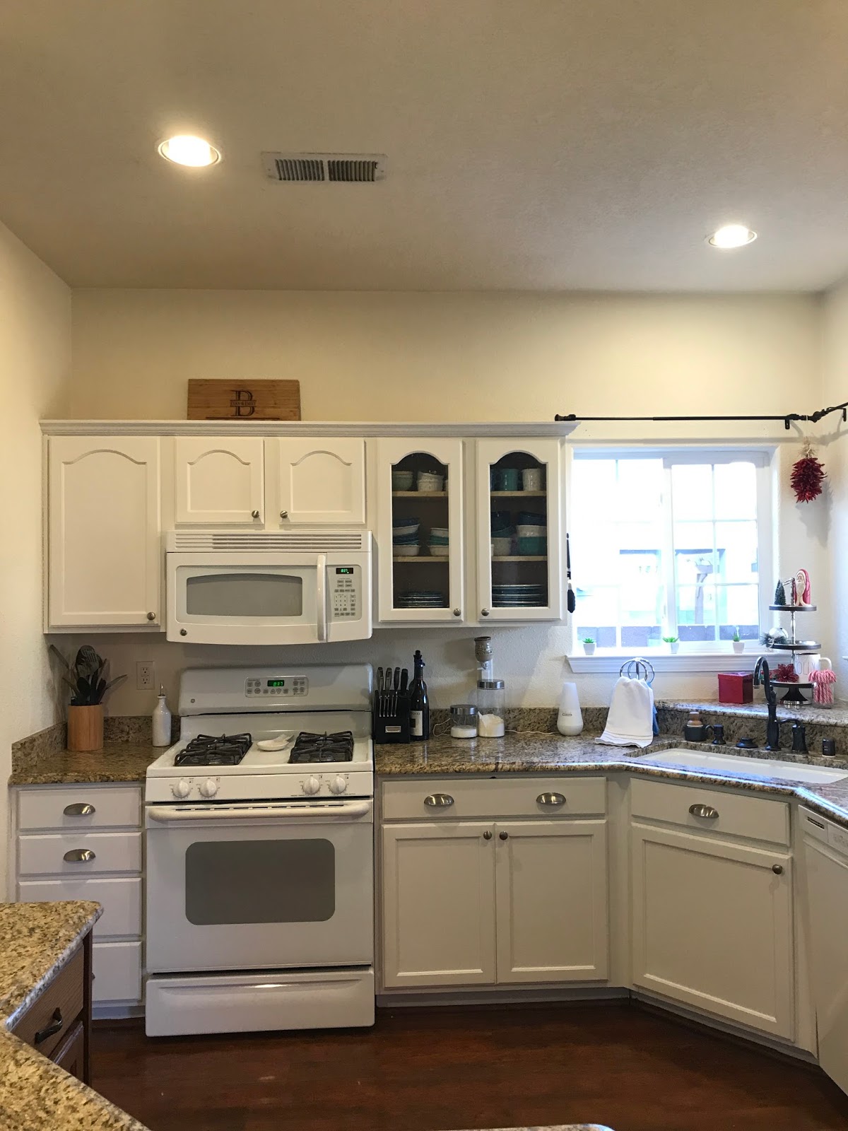 Emily Burn Kitchen Makeover/ Painting our Kitchen