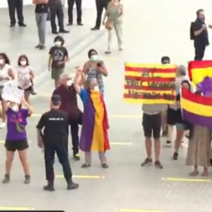VÍDEO | Protesta contra Felipe VI y Letizia en València con control policial