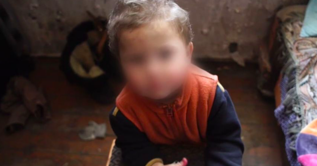 Переродился ребенком над которым издеваются родители. Видеозапись издевательств над ребенком. Переродился ребенком над которым издеваются родители. Издеваются над детьми в детских домах. Бьют детей в детском саду.