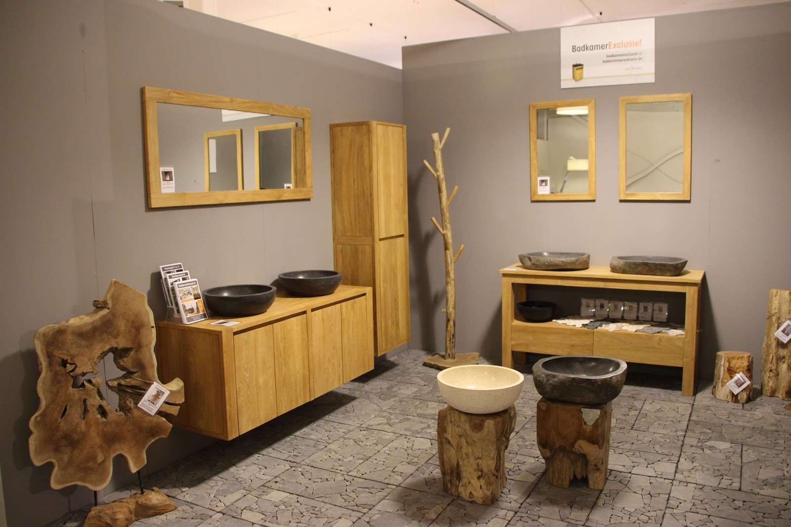 Onderscheidende Badkamermeubels uit teakhout. Eigen Ontwerpen. Eigen