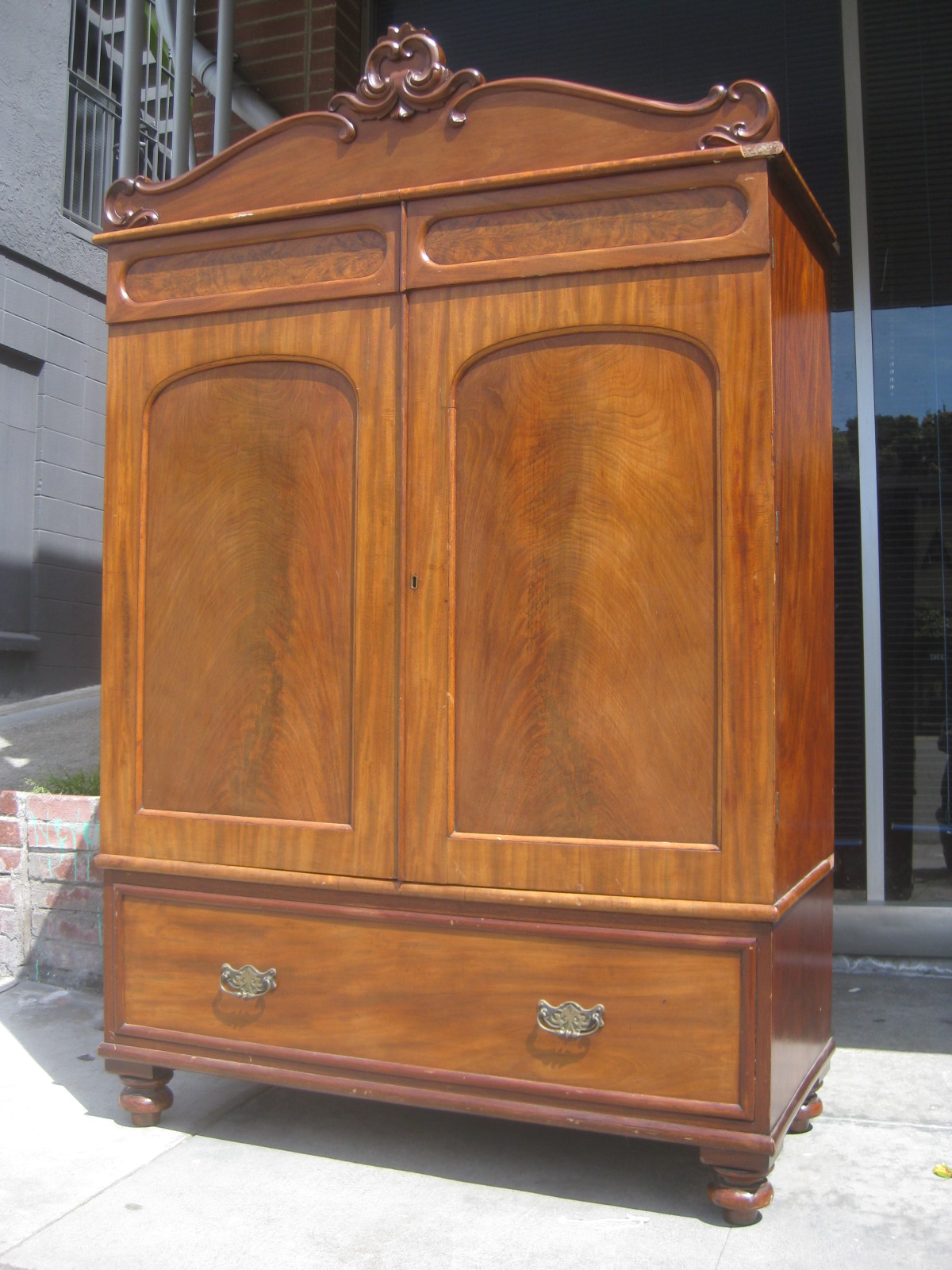 UHURU FURNITURE & COLLECTIBLES SOLD Armoire 150
