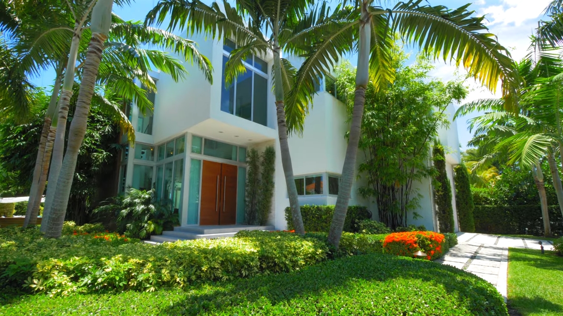 Tour 120 N Hibiscus Dr, Miami Beach FL vs. 40 Interior Design Photos