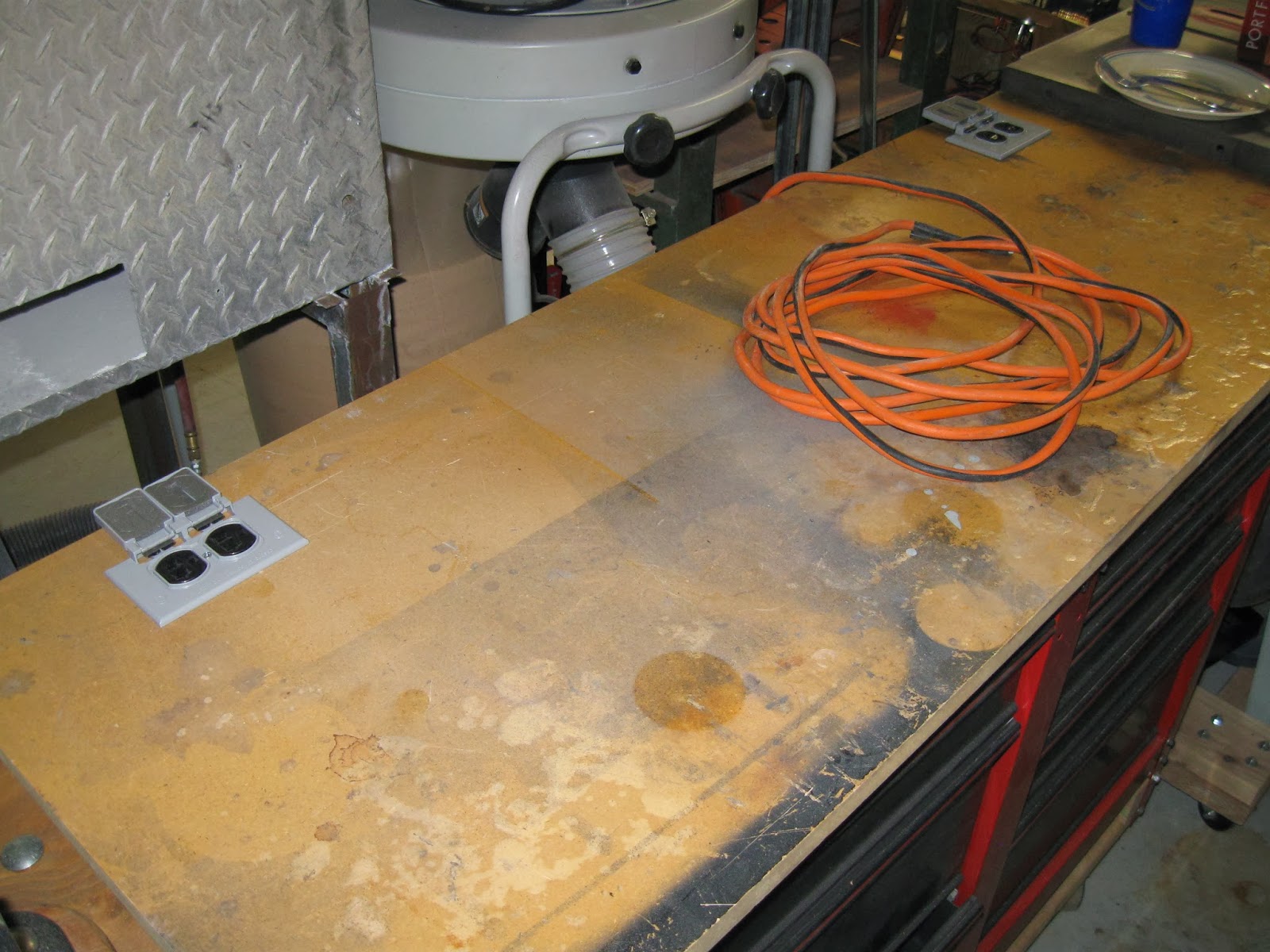 Easy Cheesy Garge Wiring Outlets to the Workbench Countertop Mount