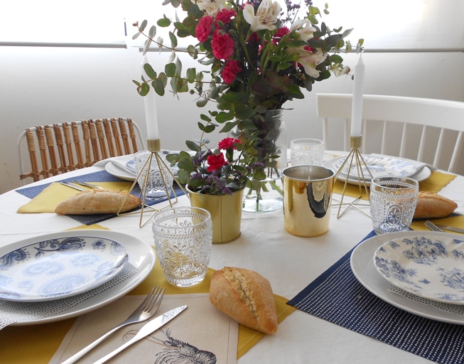 decorar-mesa-invitados-en-casa