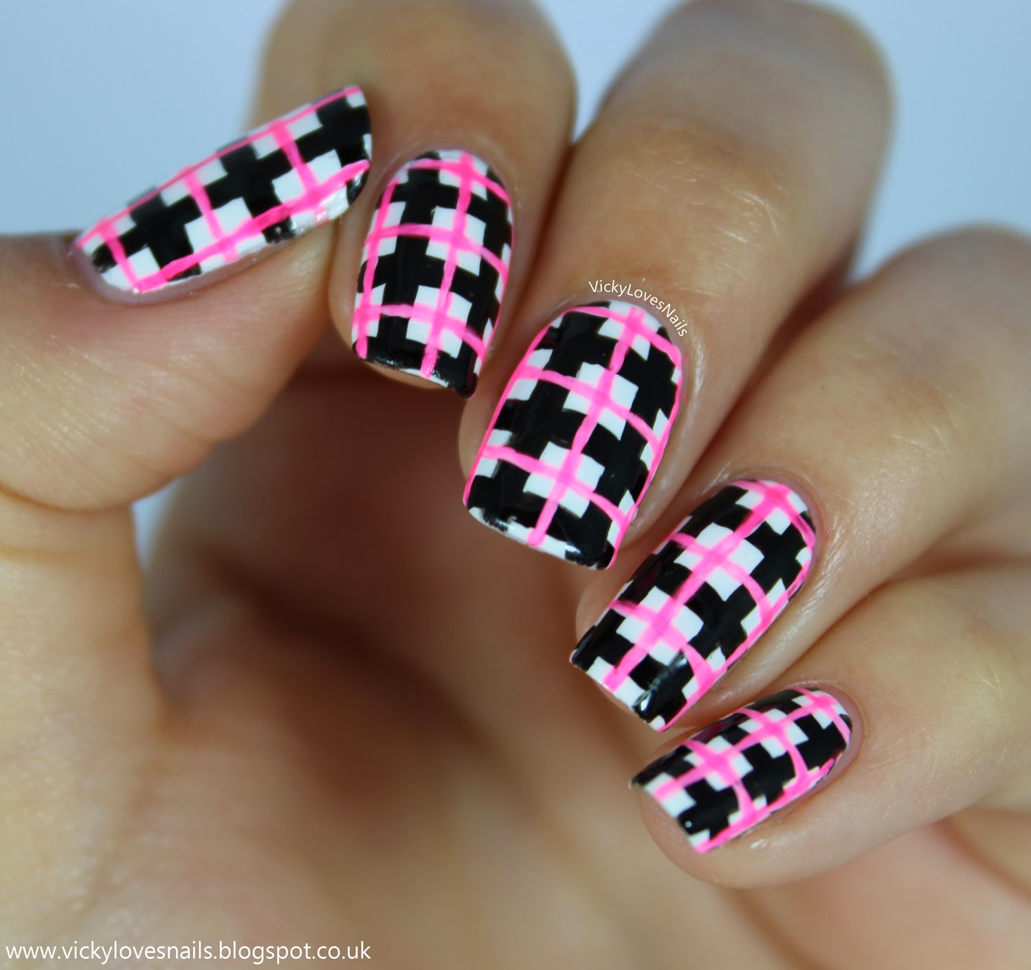 Vicky Loves Nails!: Neon Check Manicure