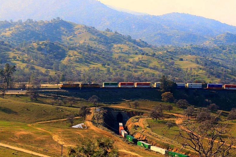 Tehachapi Loop, un bucle ferroviario en California Estados Unidos
