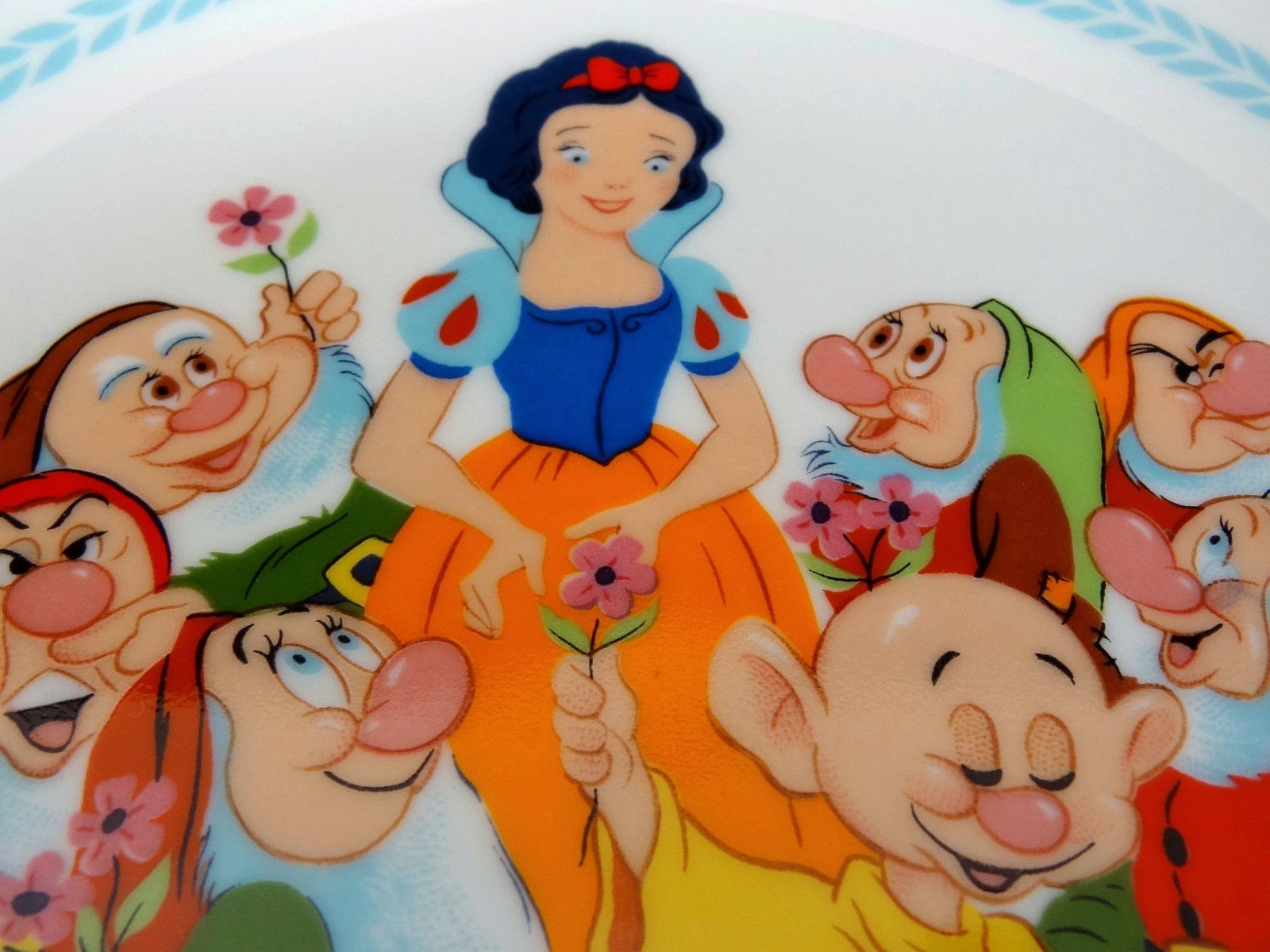 Schmid Porcelain DISNEY MOTHERS DAY PLATE 1975 Cinderella  & 7 Dwarfs 