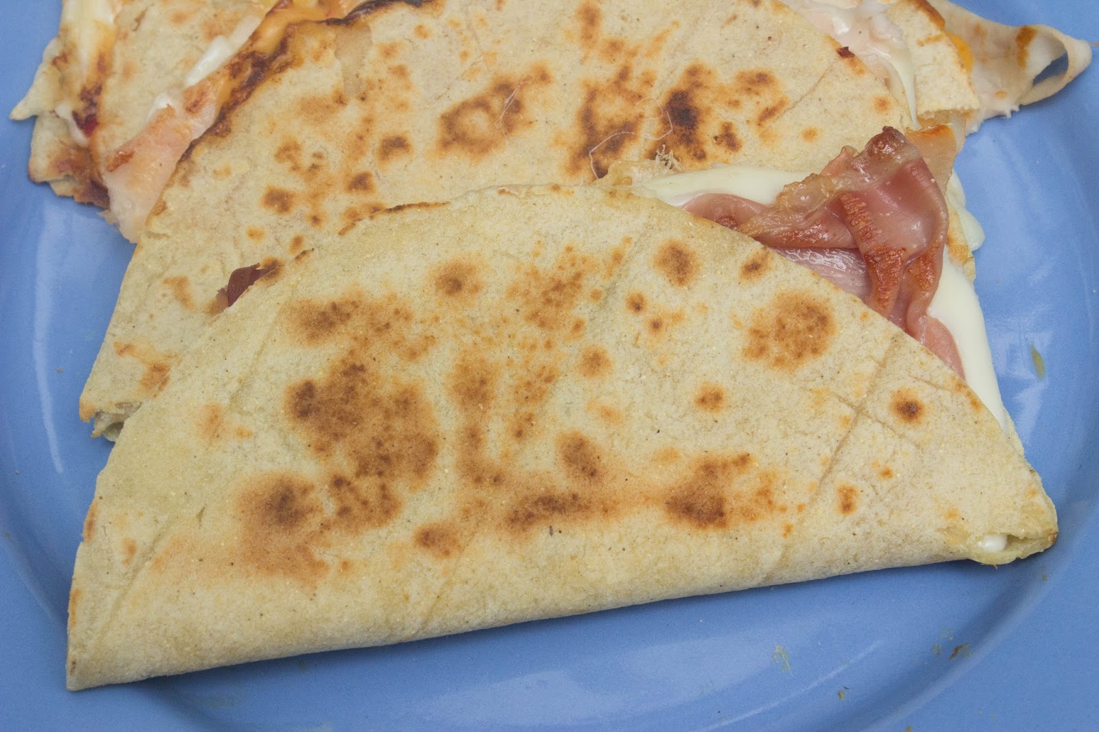Quesadillas de quesos con pavo y jamón serrano sin gluten El Baúl de