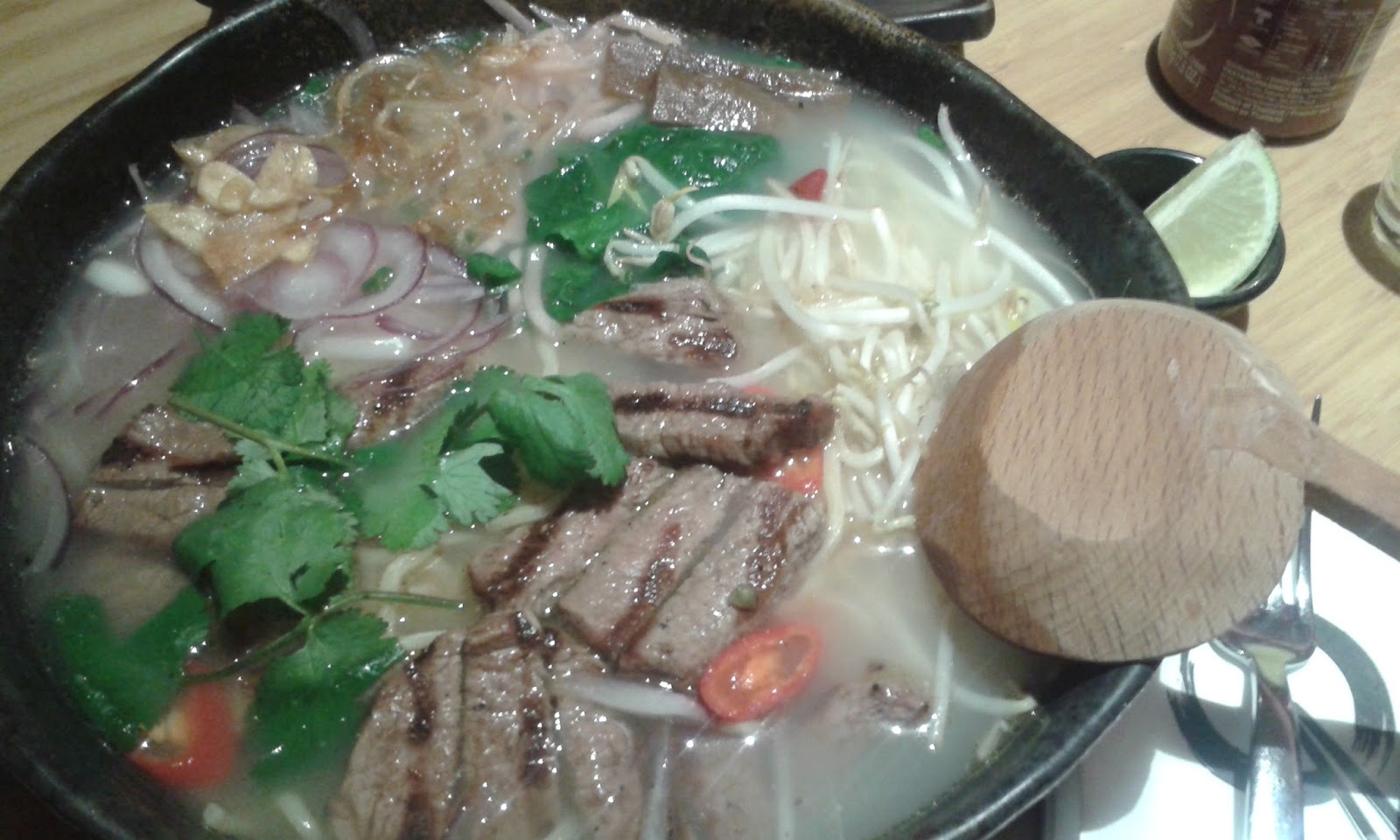 Dekucchan Etli Ramen, Tavuklu Udon ve Harika Bir Sushi Kani Ten