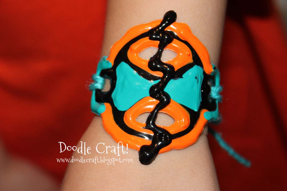 Paper Clip Bracelet Tutorial - Things to Make and Do, Crafts and Activities  for Kids - The Crafty Crow