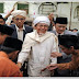 Santri Ngalap Berkah Pada Sang Kiai