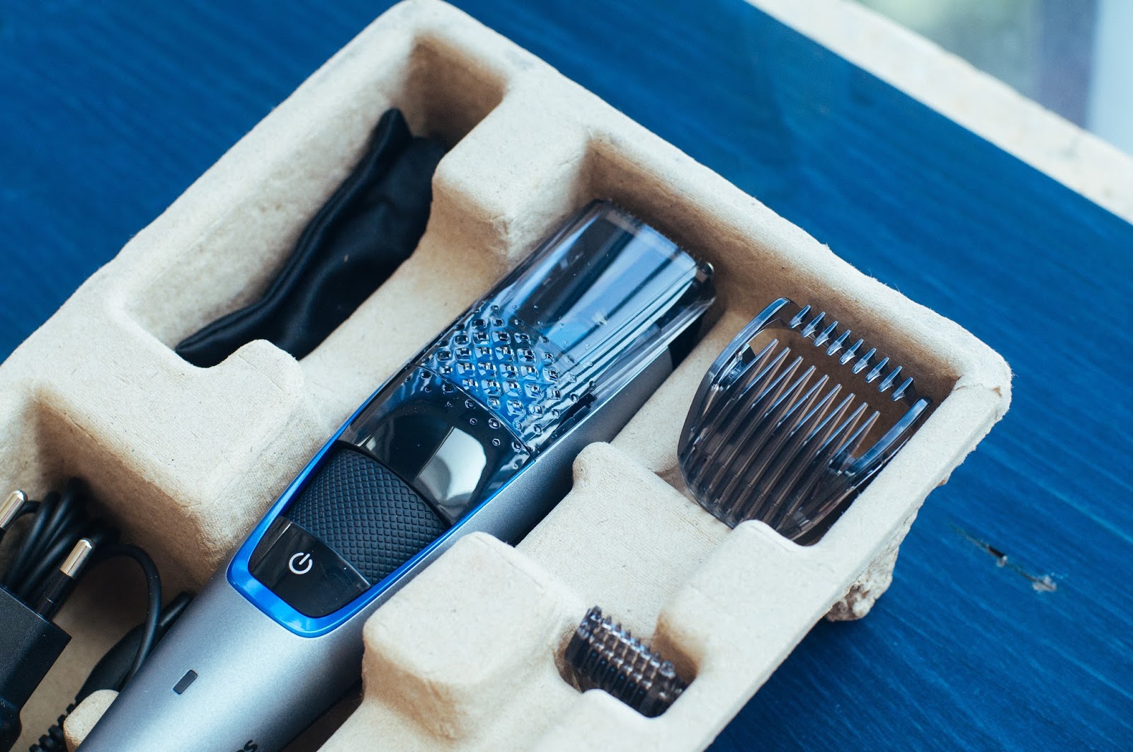 Philips Beardtrimmer series 7000 Триммер для бороды с вакуумной системой.